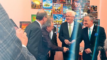 VISUELL Szenografie: Ausstellungserföffnung mit Minister­präsident Winfried Kretschmann und Ober­bürger­meister Frank Nopper