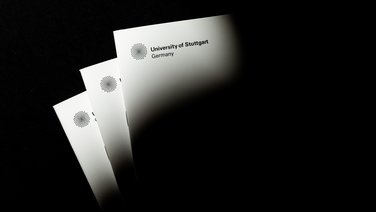 VISUELL Kommunikationsdesign: Editorial Design Study Programs Broschüre: Detailaufnahme Rückseite - Logo der Universität Stuttgart