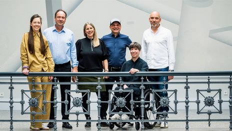 VISUELL Blogbeitrag: Jurymember Laureen Focus Open 2025 VISUELL Blogbeitrag: Jurymember Focus Open: Jury des Focus Open 2025 mit Laureen Seider und weiteren Jurymitgliedern auf einer Galerie im Haus der Wirtschaft Stuttgart